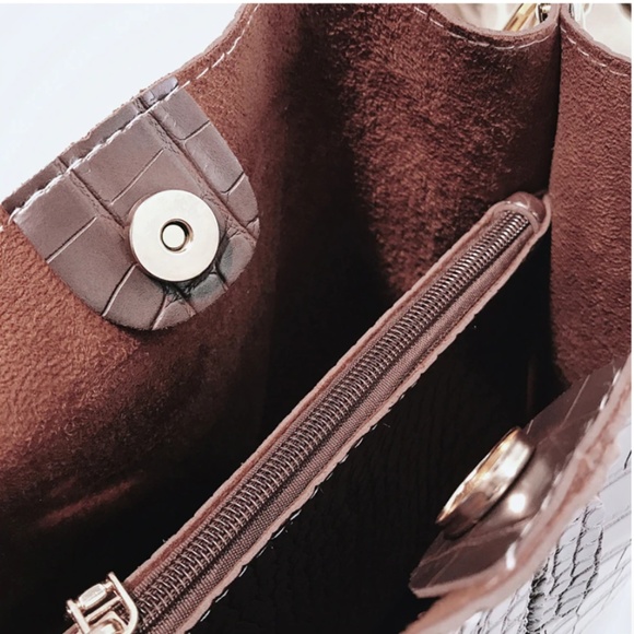 Hudson Vegan Leather Shoulder Bag - Picture 5 of 8